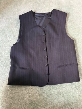 Men’s Black Vest – Adjustable Fit (Great Condition)